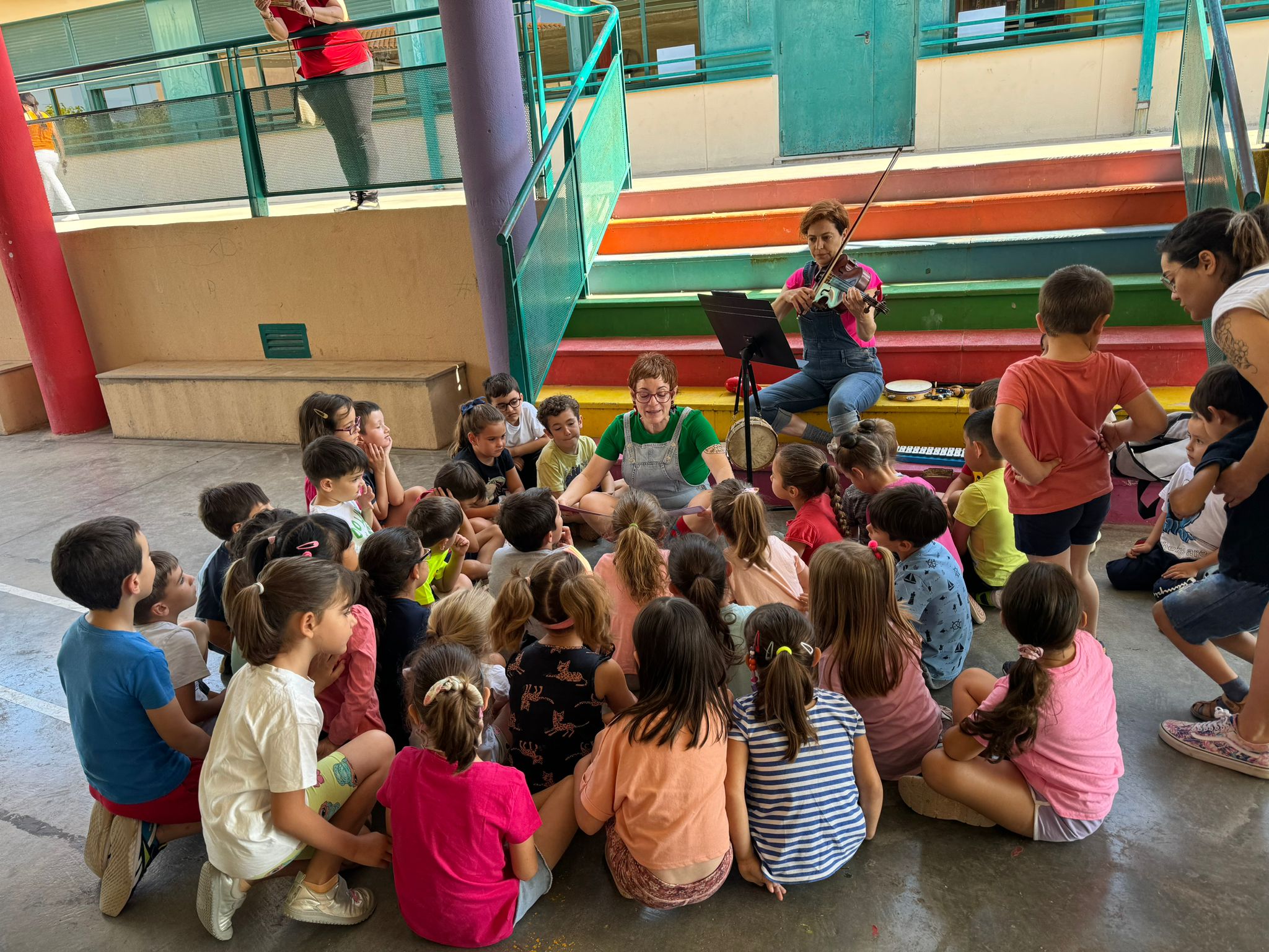 Imagen de dos actores en el teatro